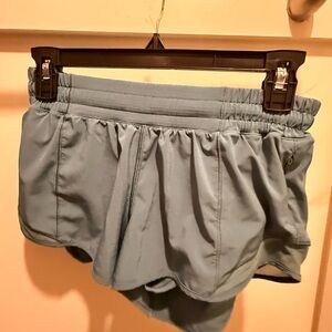 Lululemon Women’s Low Rise Lined Hotty Hot 2.5” Shorts in Teal